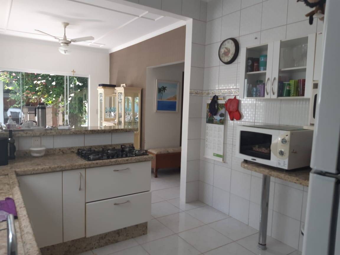Casa à venda e aluguel com 3 quartos, 219m² - Foto 5