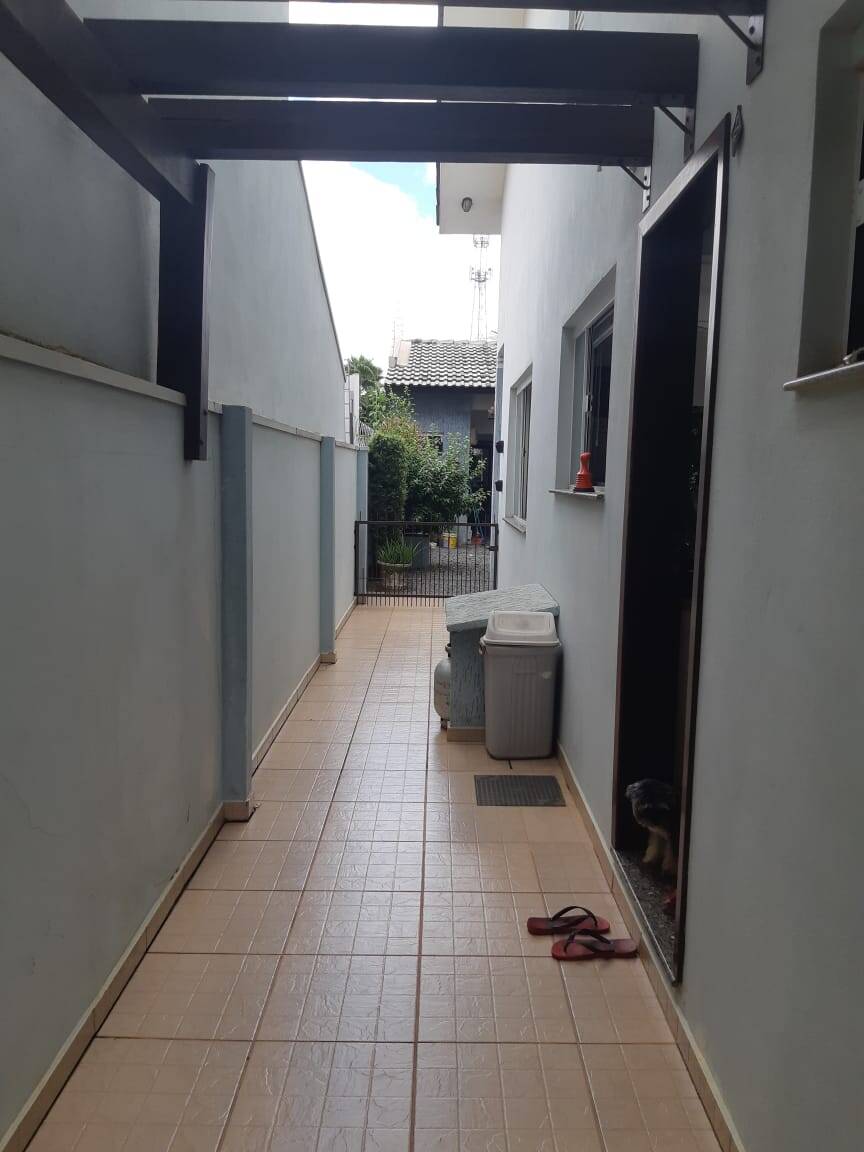 Casa à venda e aluguel com 3 quartos, 219m² - Foto 25