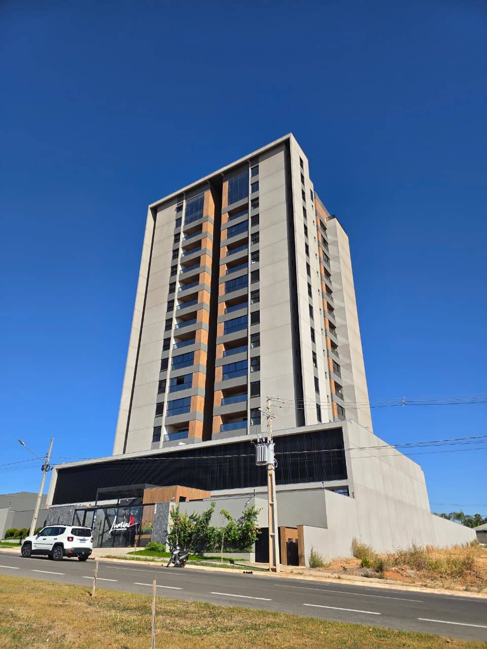 Apartamento à venda e aluguel com 3 quartos, 122m² - Foto 1